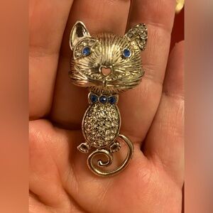 Vintage marked LC blue eyed rhinestone pink nose cat kitten kitty brooch